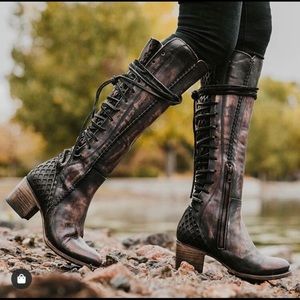 Freebird Carver lace up boots !